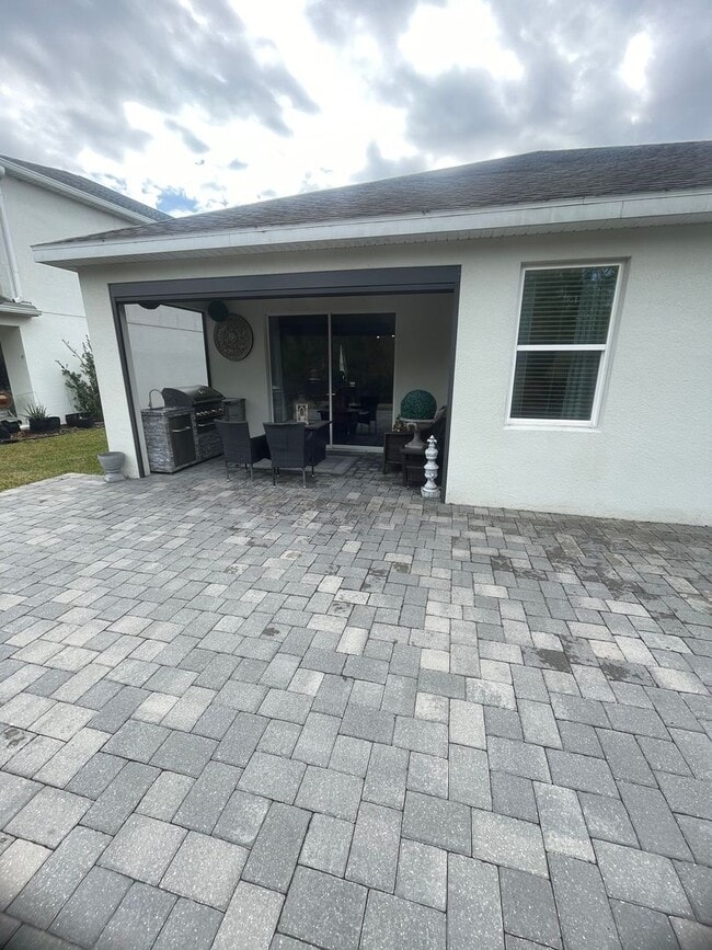 Building Photo - Beautiful, modern home for rent