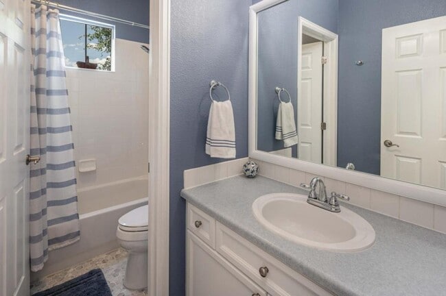 Building Photo - 4220 Ravenna Pl
