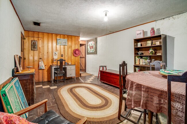 Building Photo - 1430 S Maywood Ave