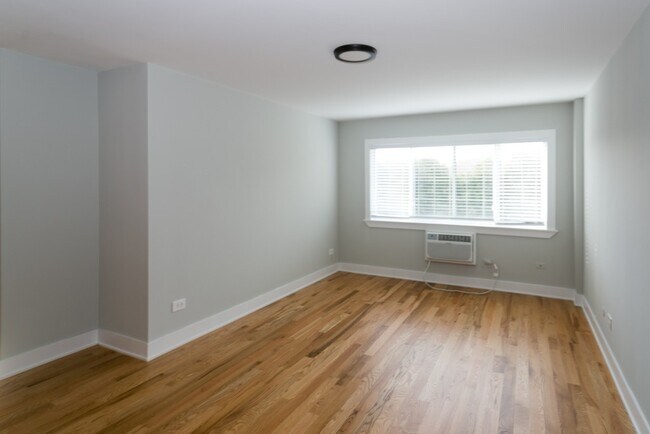 Building Photo - 699 Elm Pl