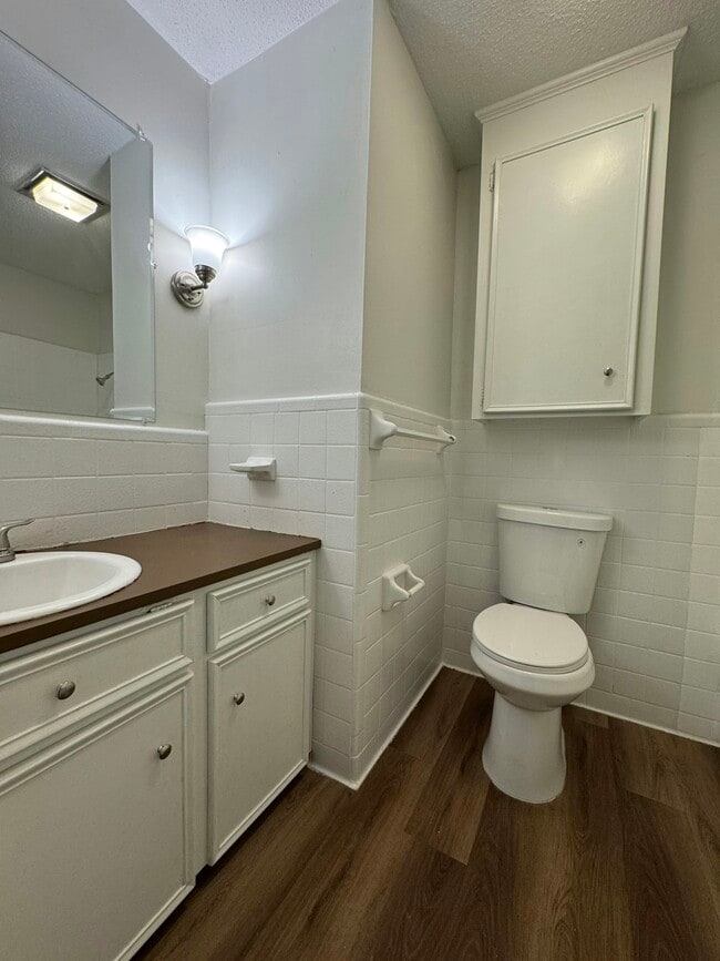 Building Photo - 2235 Scanlon Dr