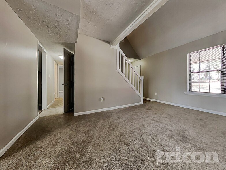 Building Photo - 525 Windsor Dr SE