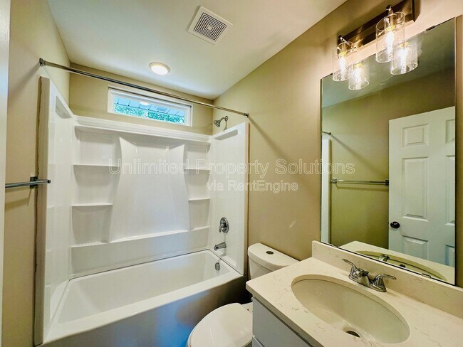 Building Photo - 312 Wood Dale Dr