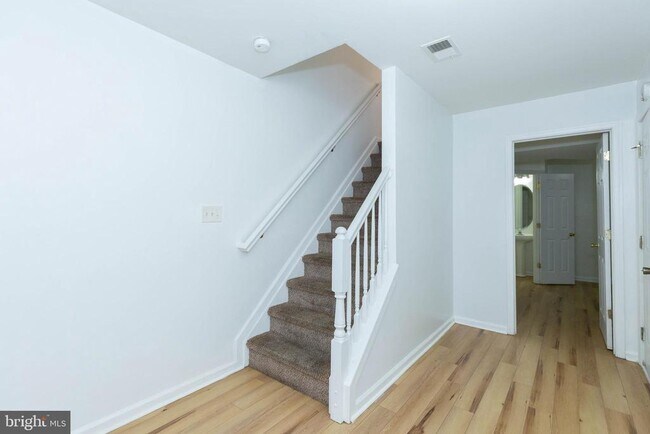 Primary Photo - 124 Pony Cir