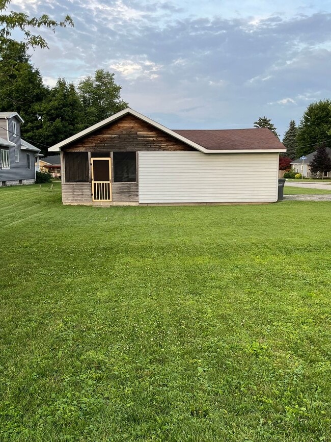 Building Photo - 3 bedroom 1 bath