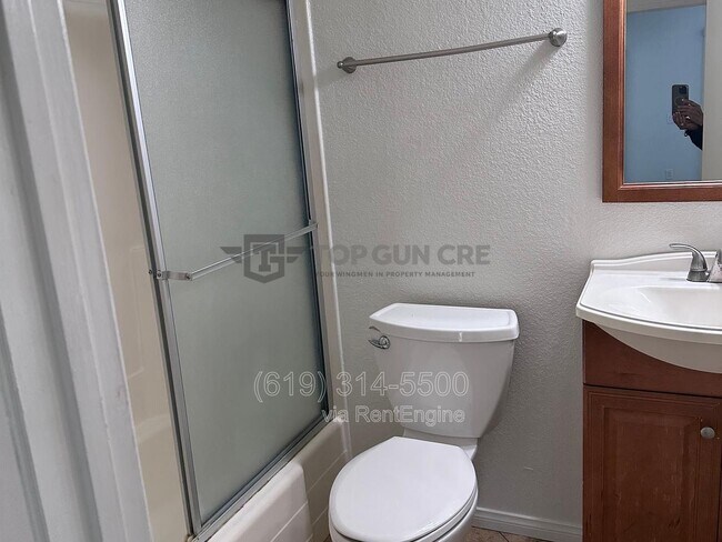 Building Photo - 1182 Holly Ave