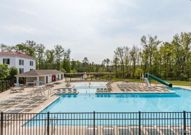 Building Photo - 8013 Rutland Village Dr