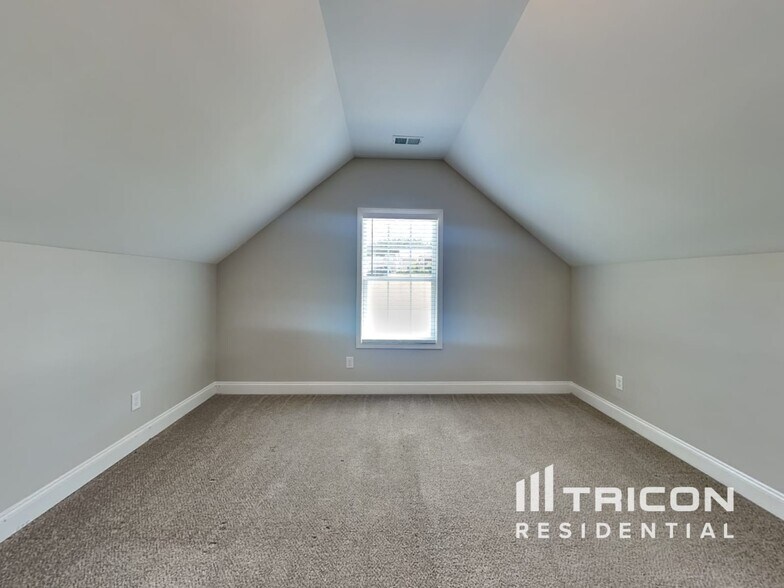Building Photo - 2015 Jessica Dr