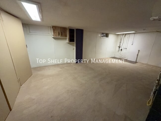 Building Photo - 502 Hart Ave