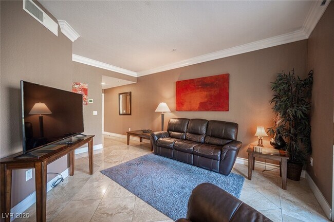 Building Photo - 220 E Flamingo Rd