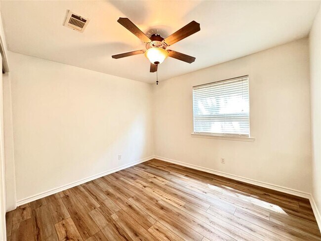 Building Photo - 6700 Cooper Ln