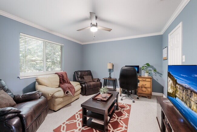 Building Photo - 1411 View Top