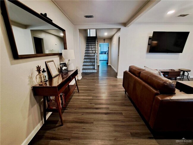 Building Photo - 16 Cedar Ave