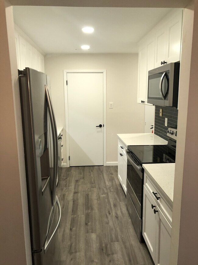 Kithchen 1 - 605A Cypress Point Cir