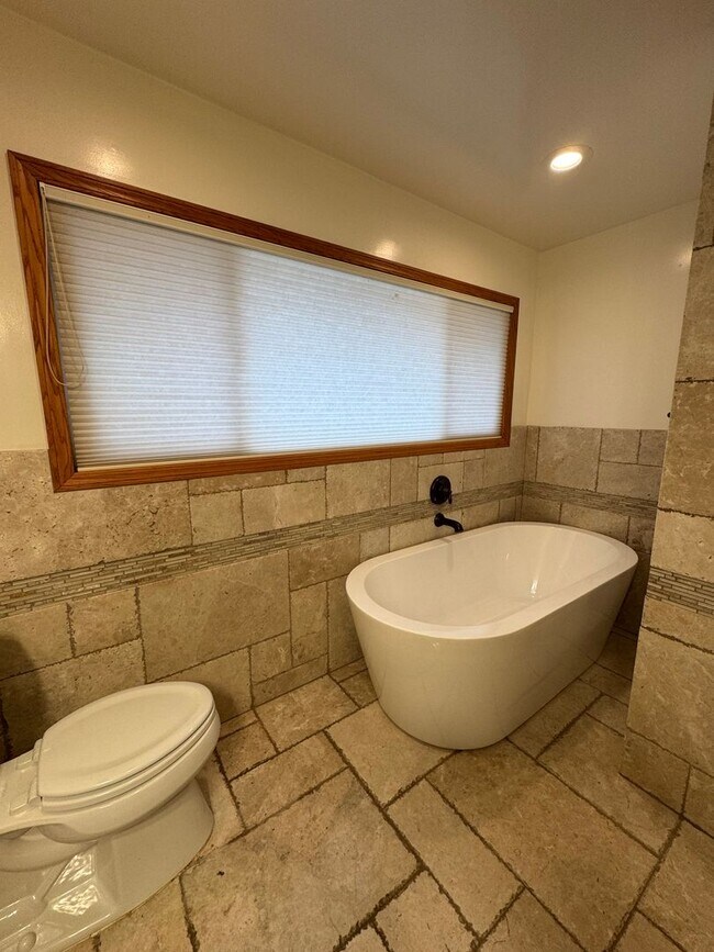 Building Photo - Beautiful 3 bedroom gated home in Aptos Hills!