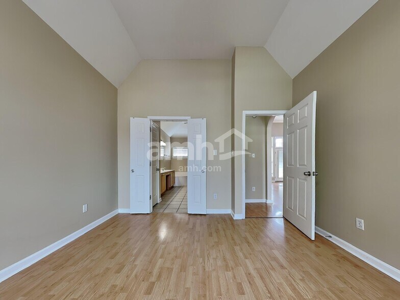 Building Photo - 8183 White Wing Cove W