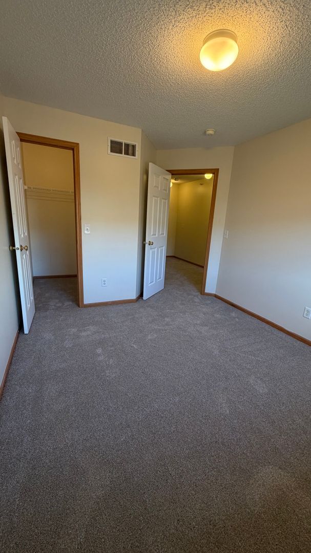 Building Photo - Freshly painted 3BD/2BA Townhome * Rosemount * Available Now