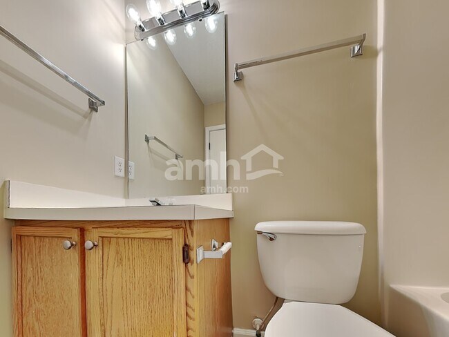 Building Photo - 136 N Honey Springs Ave