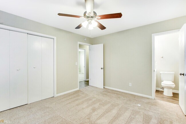 Building Photo - 3661 Collins Dr