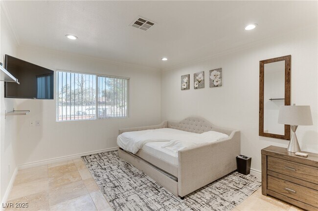 Building Photo - 2121 Rosanna St