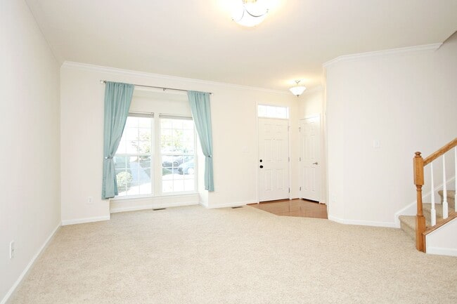 Building Photo - Pet-Friendly Townhome Near UVA Medical Center