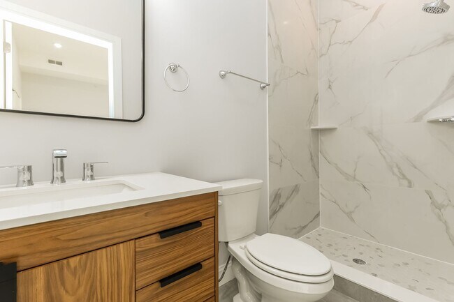 Building Photo - 163 W Cumberland St