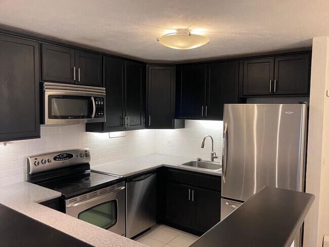 Building Photo - Fabulous 2 Bedroom 2 Bathroom Condo in Boulder!