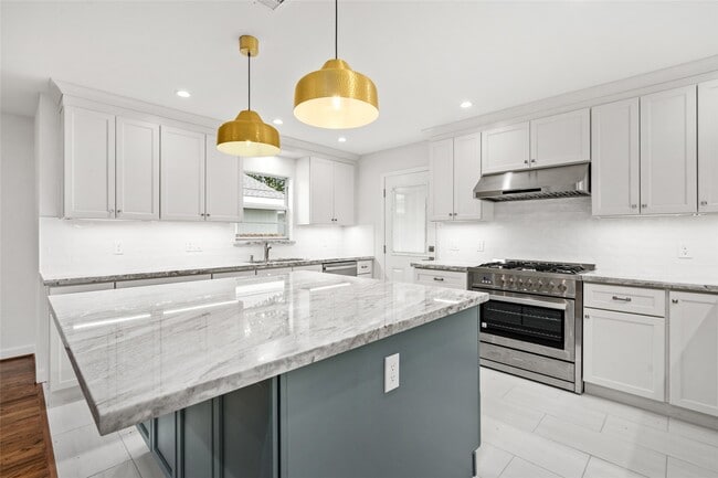 Building Photo - 4014 Tilson Ln