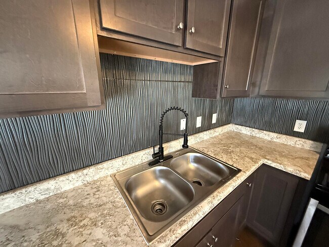 Building Photo - 210 Highview Ave