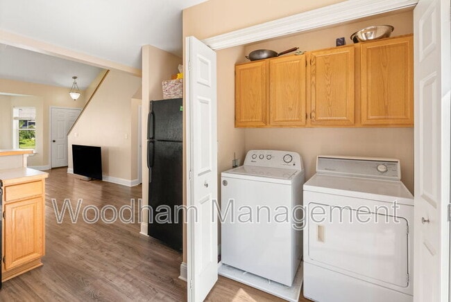 Building Photo - 306 Golden Valley Dr