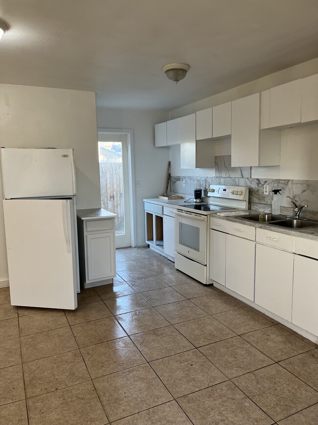 Building Photo - 2906 E Chipman Rd