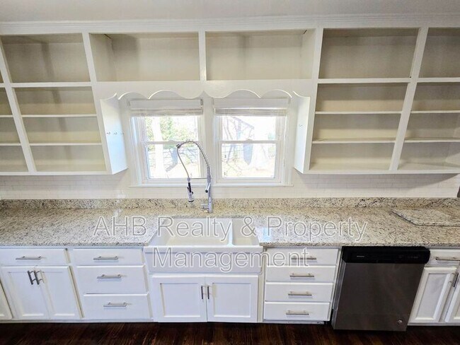 Building Photo - 422 Alamance Rd