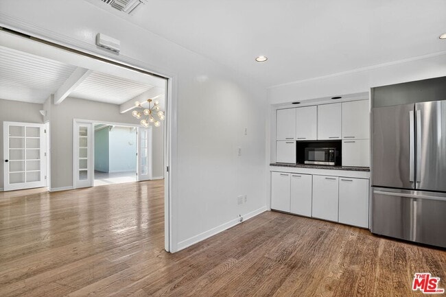 Building Photo - 2042 Linda Flora Dr