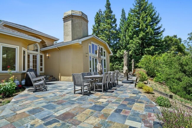 Building Photo - 169 Sausal Dr