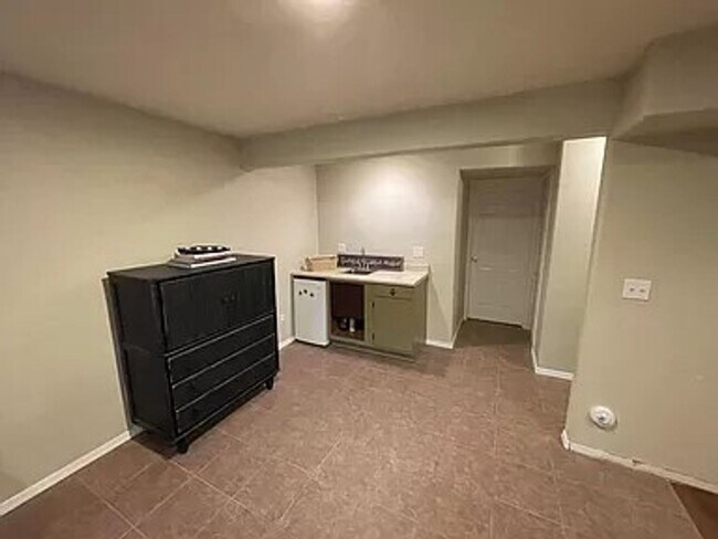 Building Photo - 710 Riverview Ln