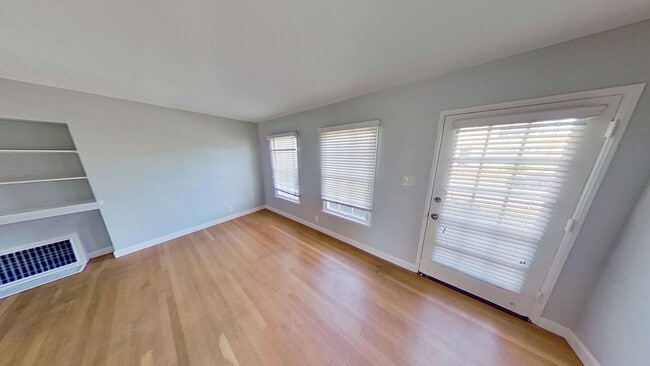 Building Photo - 270 La Verne Ave