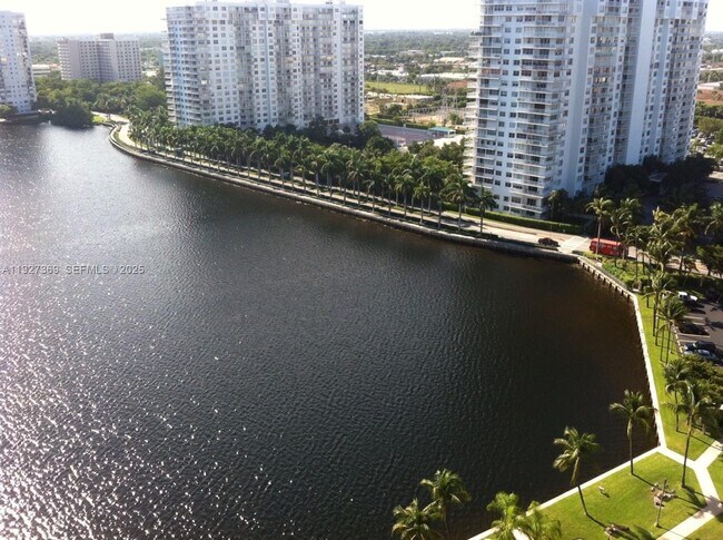 Building Photo - 18151 NE 31st Ct