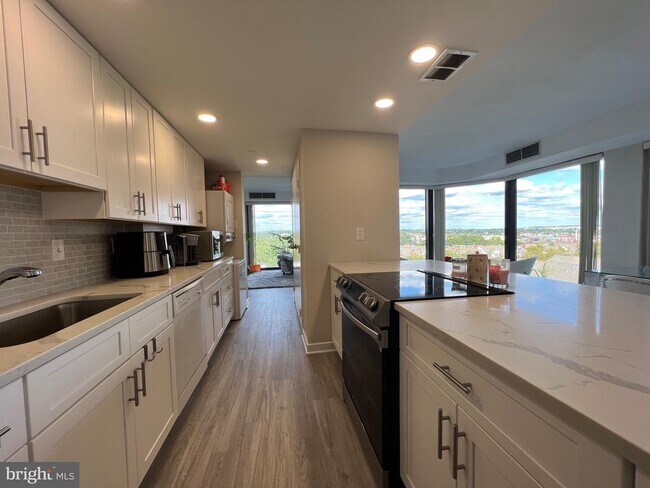Building Photo - 1530 Key Blvd