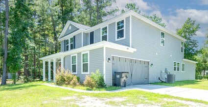 Building Photo - Modern Living in the Heart of Summerville!