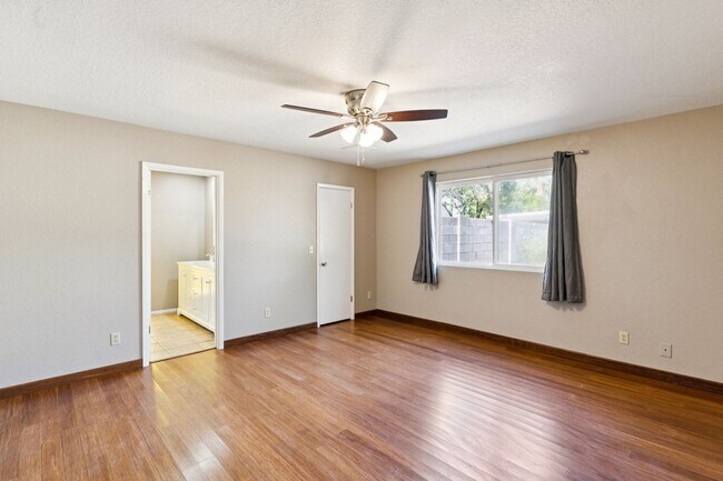Building Photo - Charming 3BR House in Scottsdale with new ...