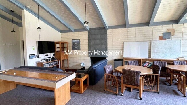 Building Photo - Walnut Creek! Beautiful remodeled 1 bedroom 1 bath location near John Muir Hospital and Heather F...