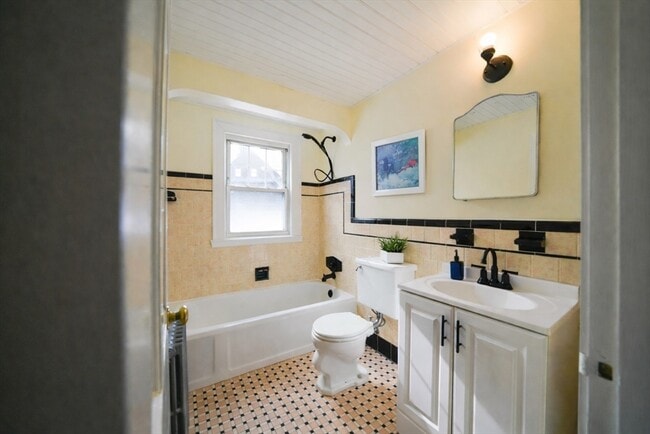 Building Photo - 14 Paul Revere Rd