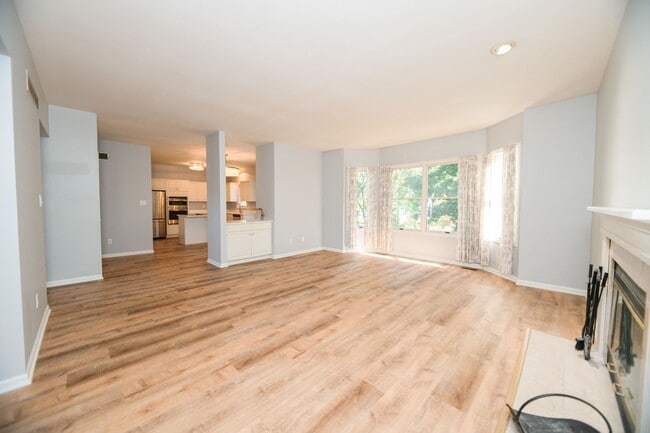 Building Photo - 5 bedroom / 2.5 bathroom Home for Rent in ...