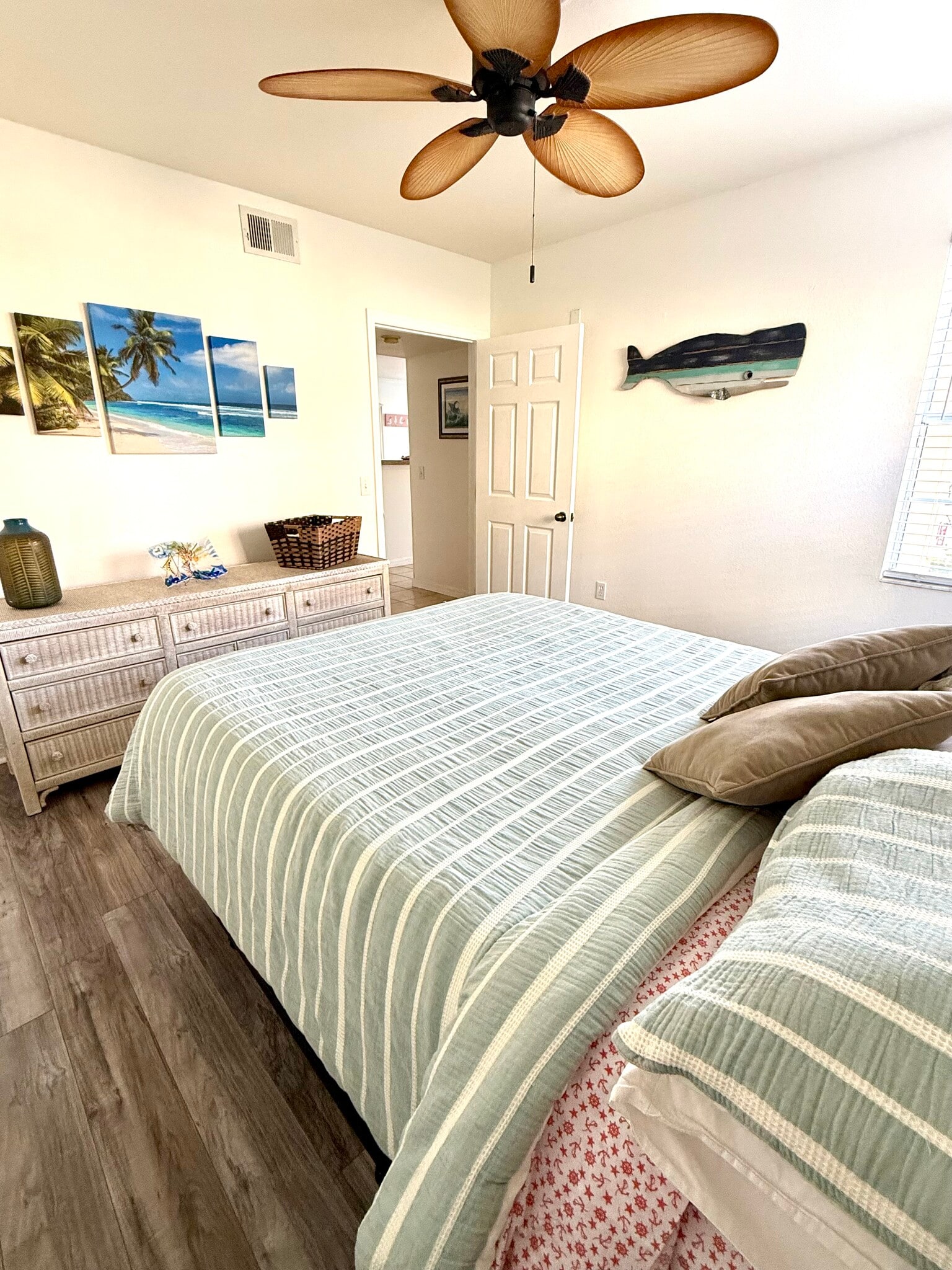 Guest bedroom is on opposite side of condo to ensure privacy - 1000 Villagio Cir