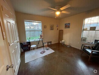 Building Photo - 219 W Avenue D