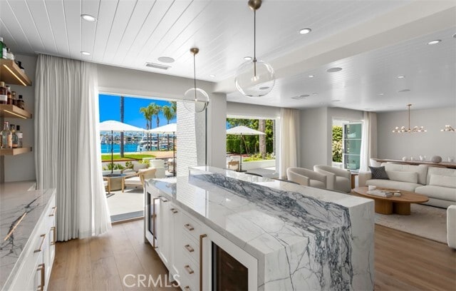 Building Photo - 2401 Bayshore Dr