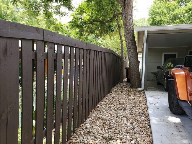 Building Photo - 1408 Broadmoor Dr