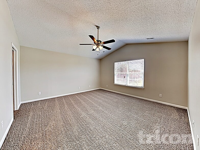 Building Photo - 3916 Roundwood Dr