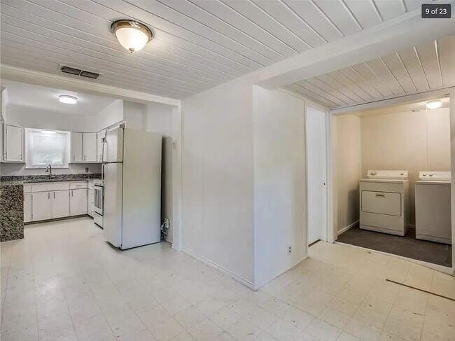 Building Photo - Darling 5 bedroom Home Near TCU. Available for 2026-2027!