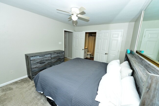 Building Photo - Community Clubhouse, exercise room & pool!